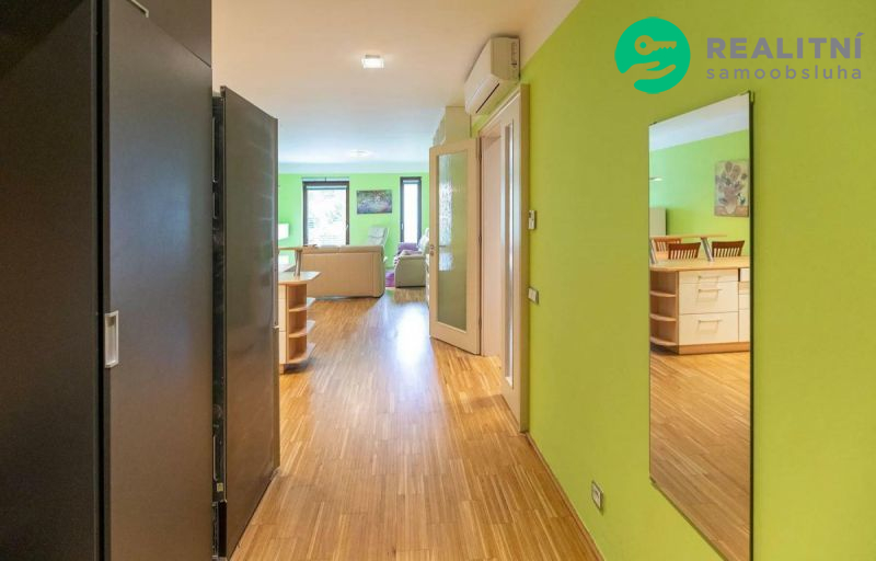 Pronájem bytu 2+kk 80 m² Rohanské nábřeží, Praha