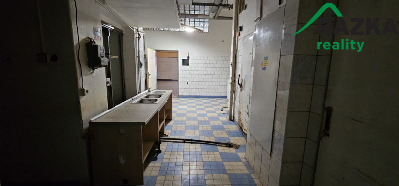 Pronájem nebytových prostor – Tachov, bývalé „Cent