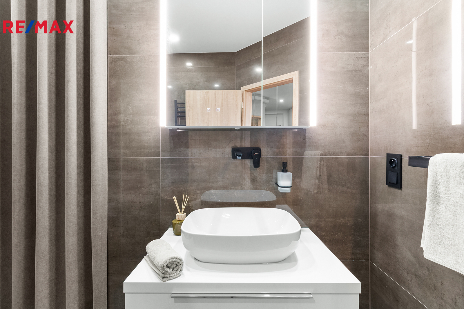 Pronájem nového bytu 3+kk, Vochov_Michal Bláha Reality