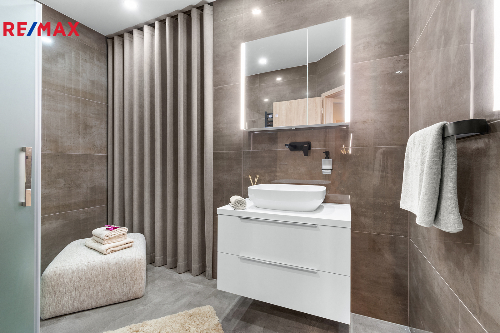 Pronájem nového bytu 3+kk, Vochov_Michal Bláha Reality