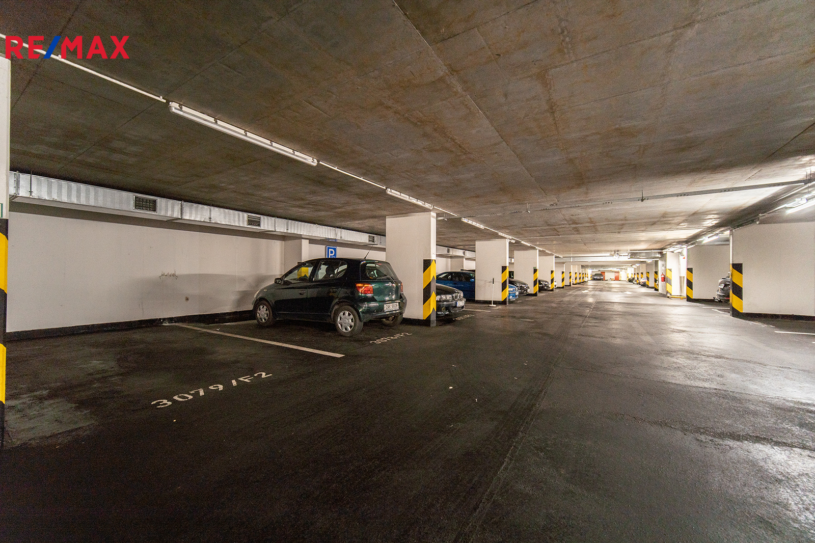 Pronájem parkovacího stání, Podkovářská 933/1, Pra