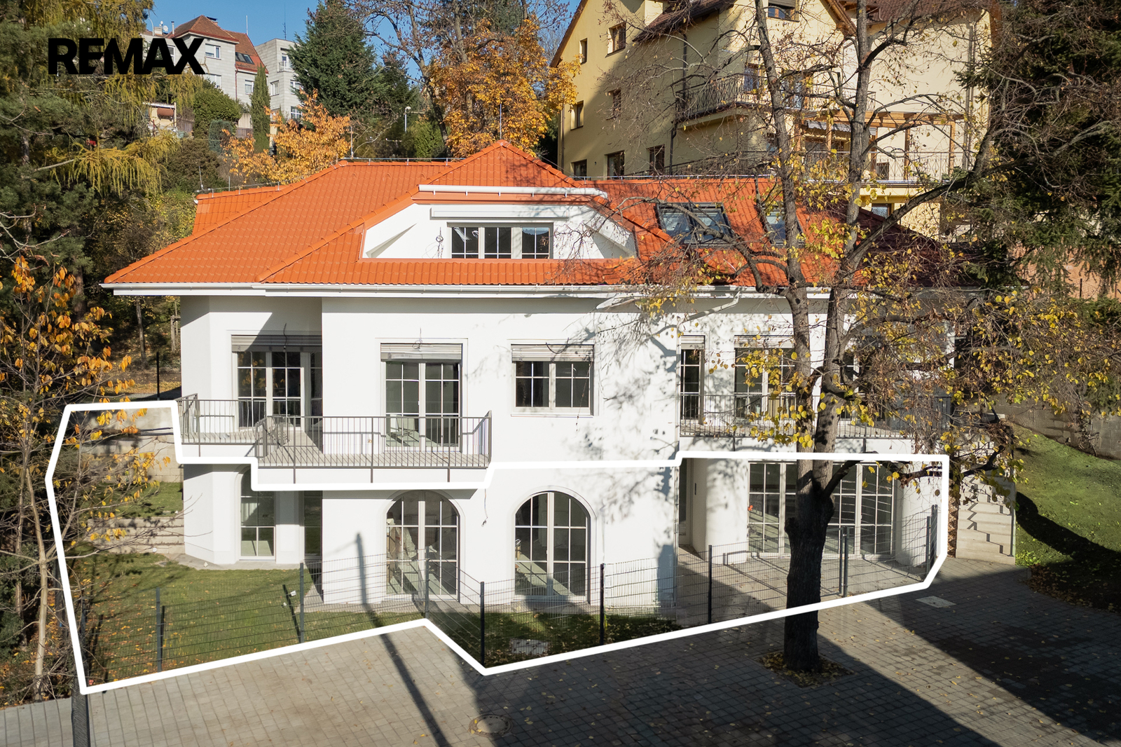 Prodej - bytová jednotka 4+kk – 128,72 m&sup2;, zahrada 109,02 m&sup2;, 2 parkovací stání. Praha 10 – Záběhlice u Hamru