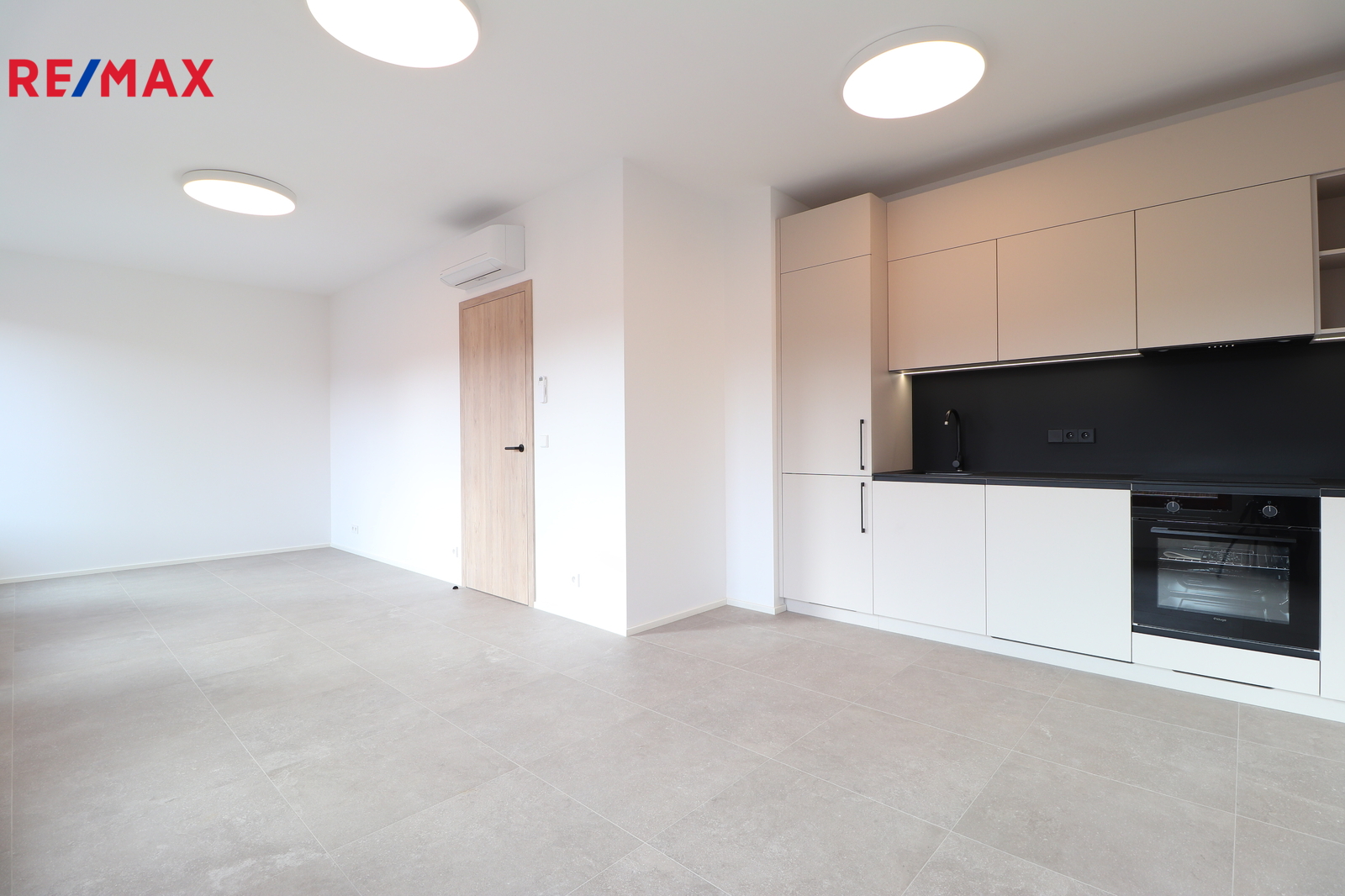 Obývací pokoj + kk