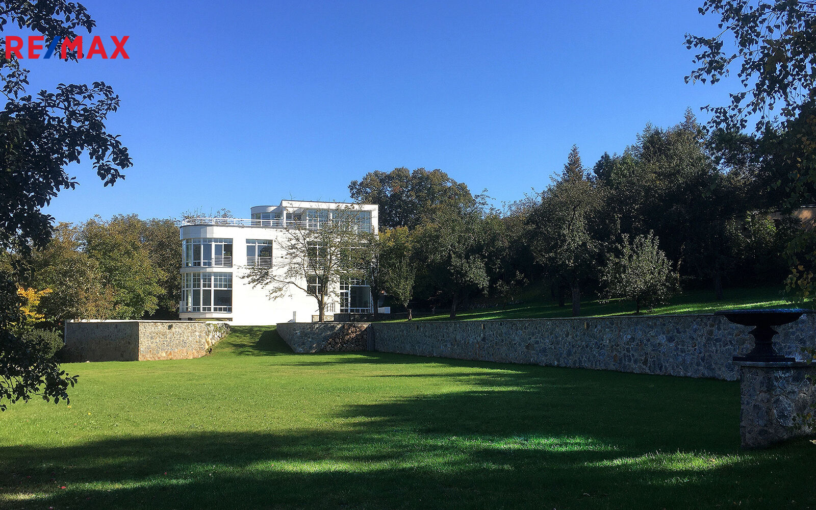 Prodej exkluzivní neofunkcionalistické vily Praha 