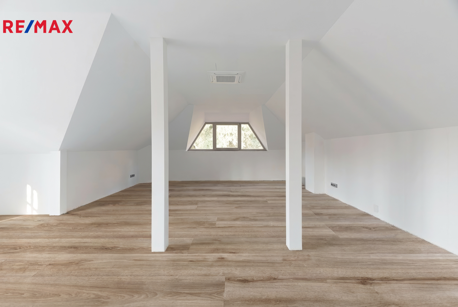 Prodej 4+kk s balkonem a terasou, Praha 10 - Záběh