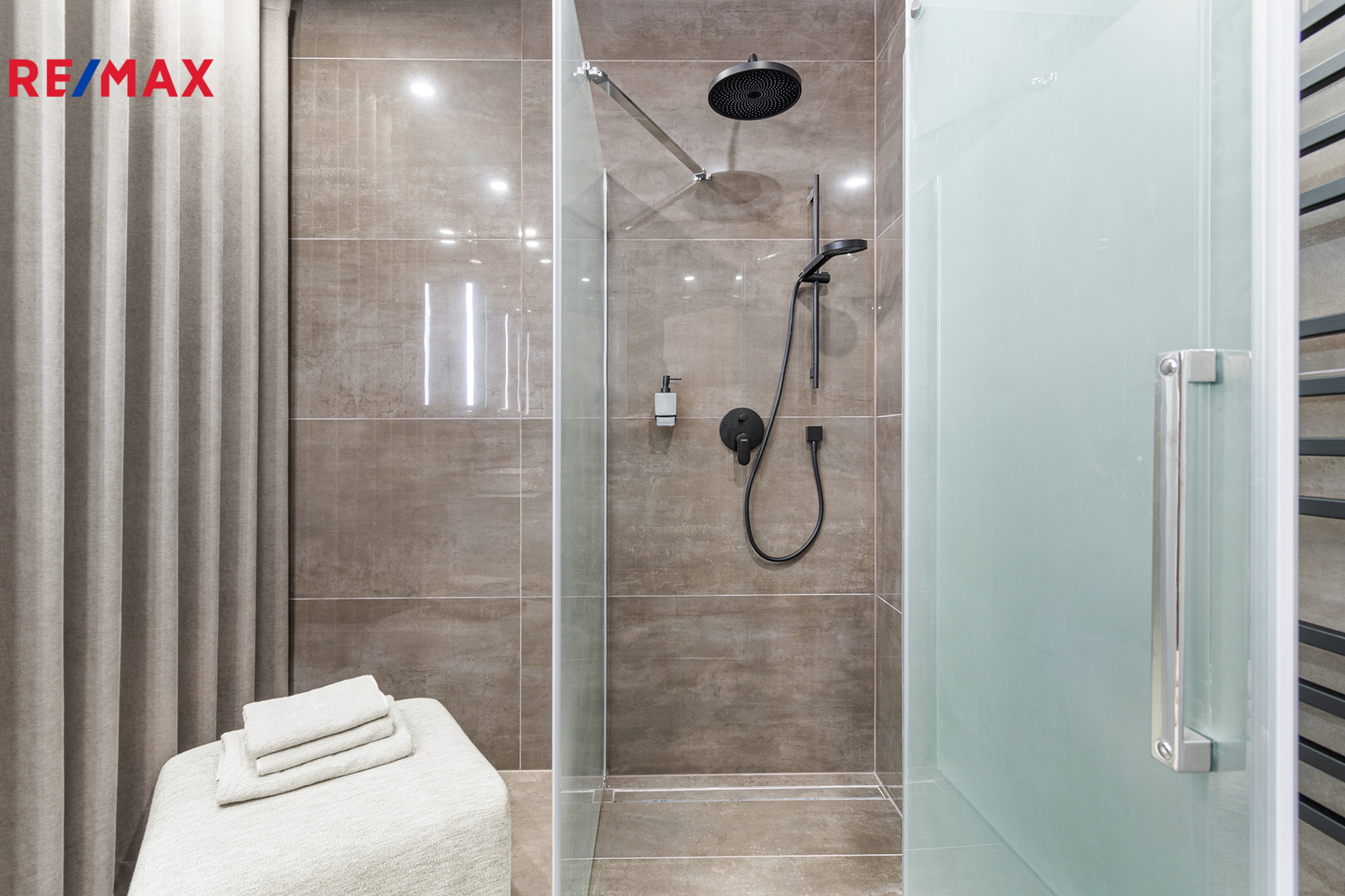 Pronájem nového bytu 3+kk, Vochov_Michal Bláha Reality