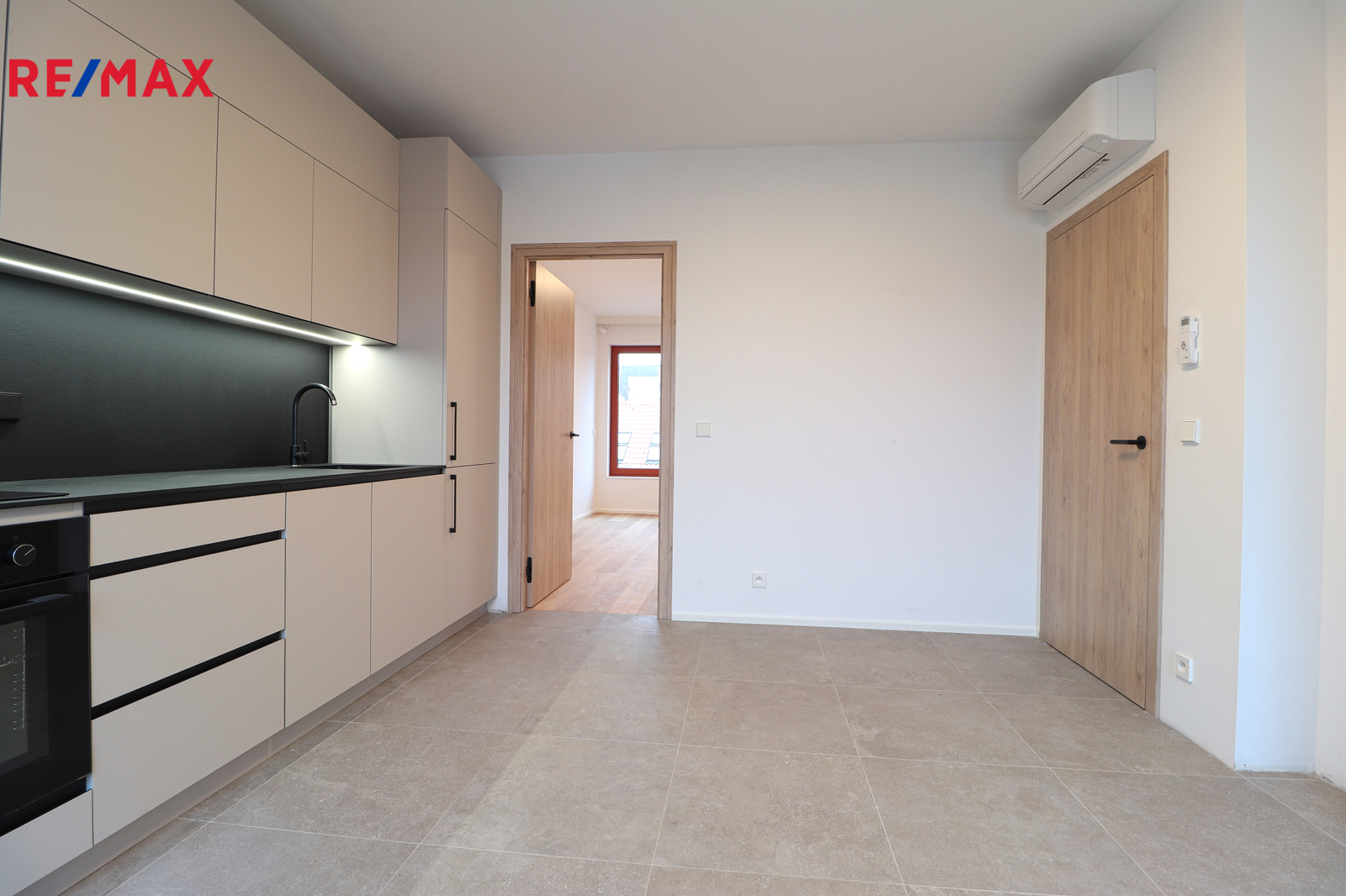 Obývací pokoj + kk