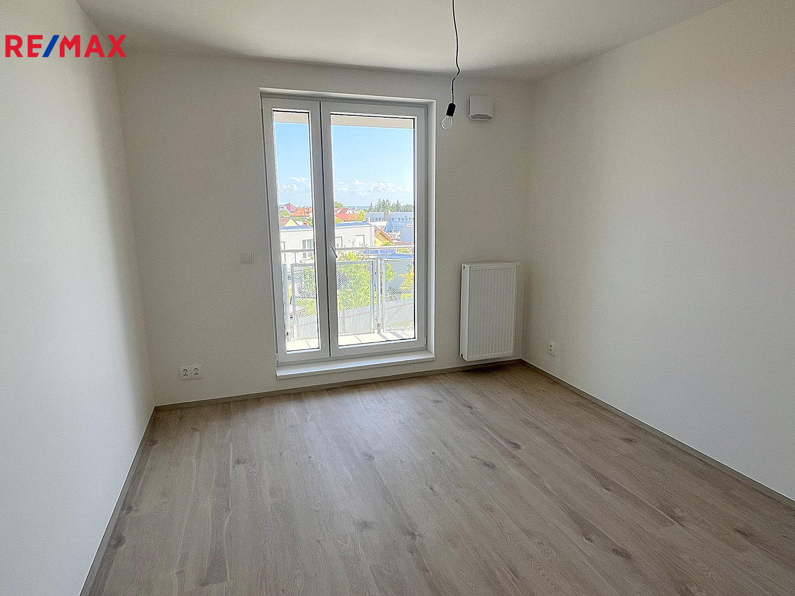 Ložnice se vstupem na balkón