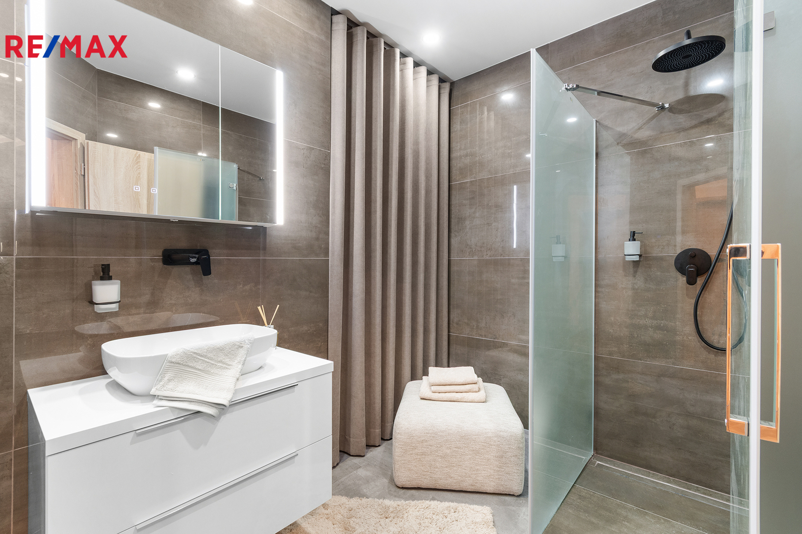 Pronájem nového bytu 3+kk, Vochov_Michal Bláha Reality