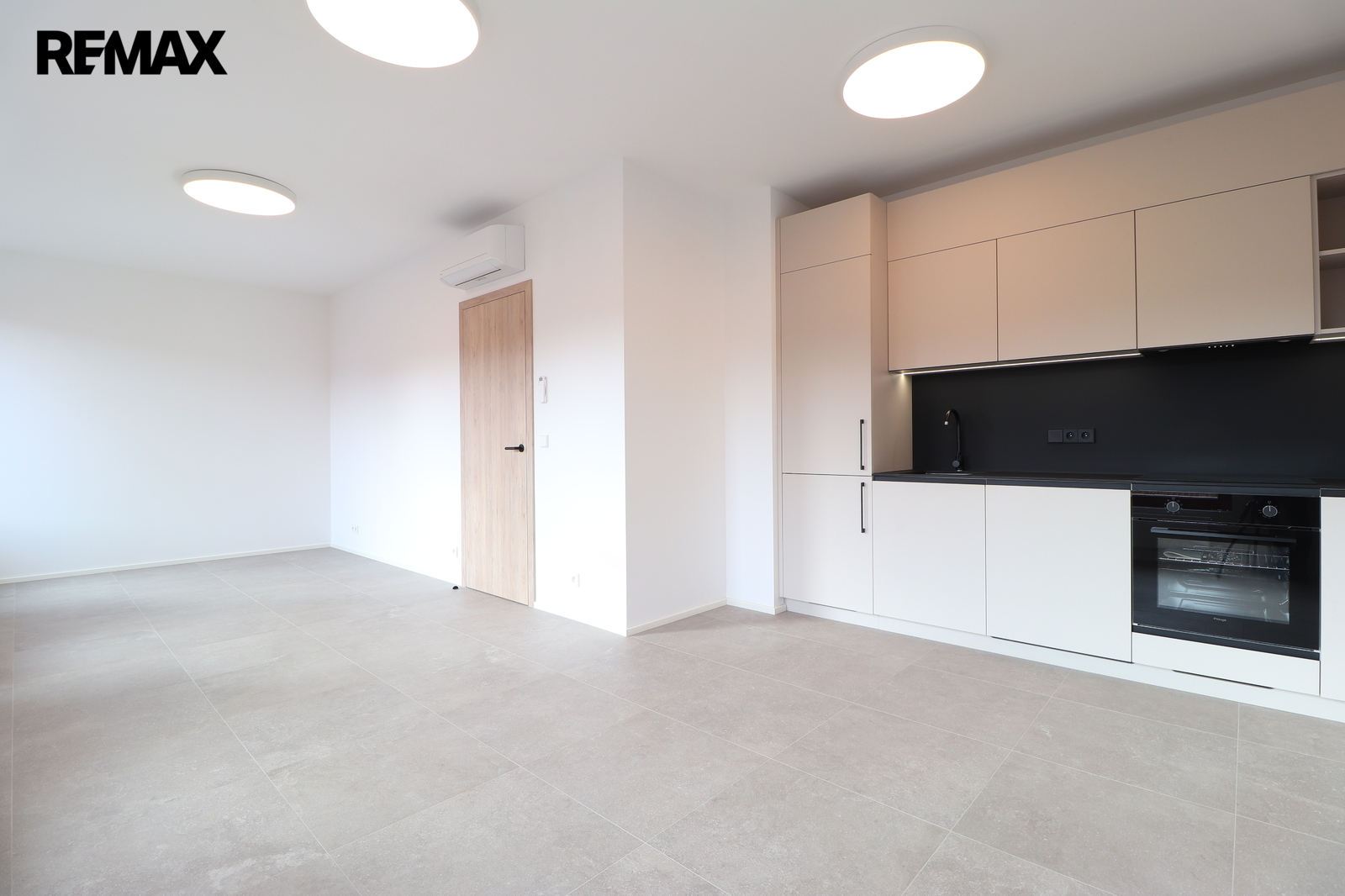 Obývací pokoj + kk