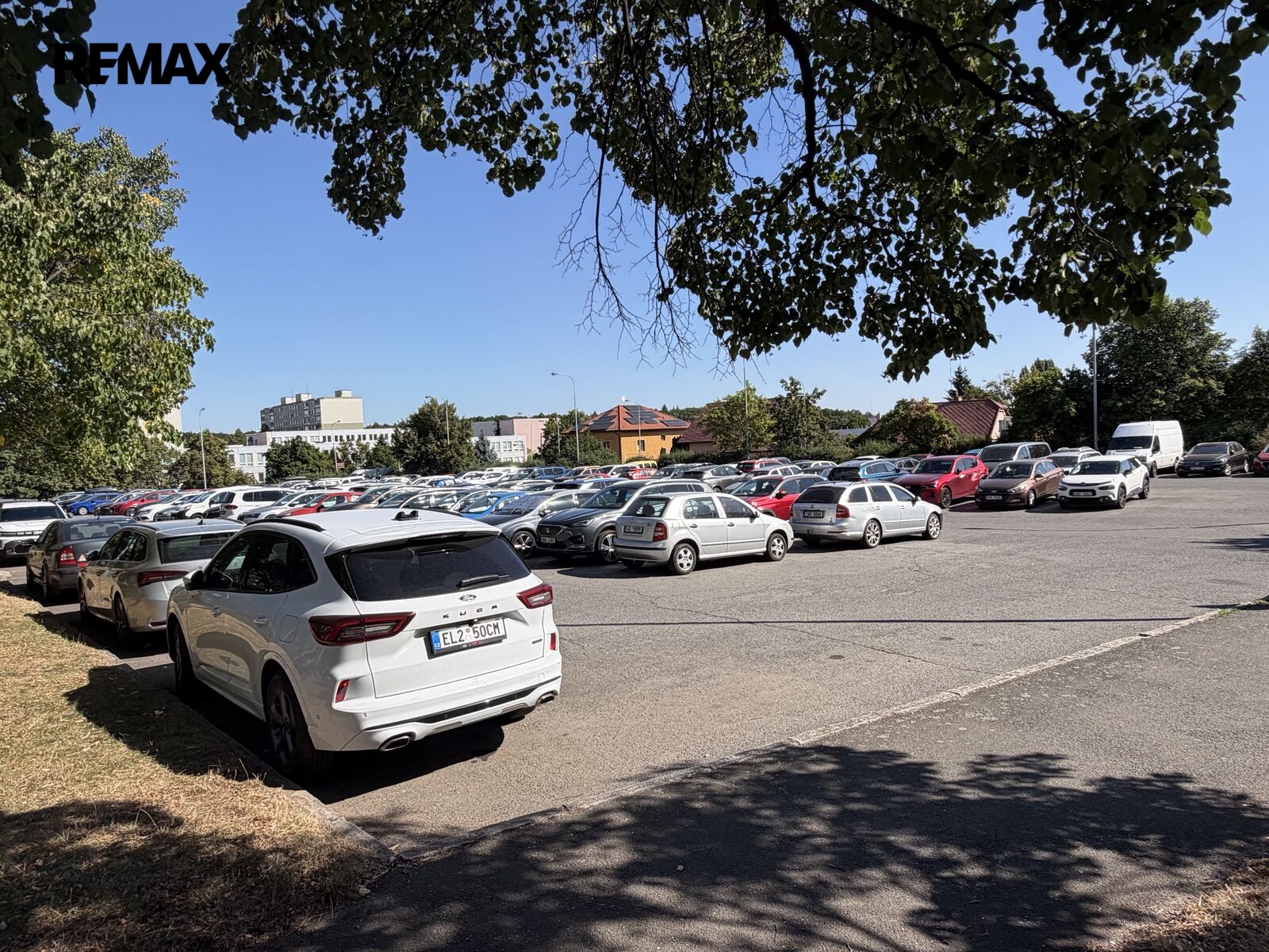 Parkoviště před domem