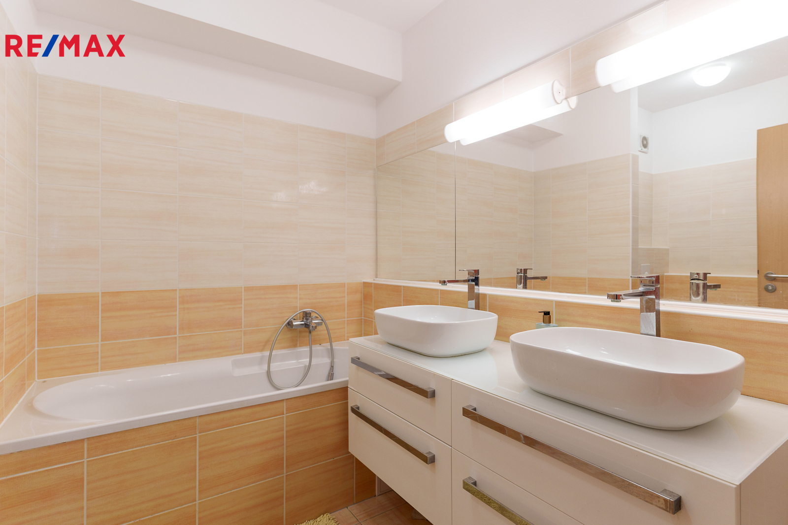 Pronájem 4+kk, Hradec Králové - Třebeš