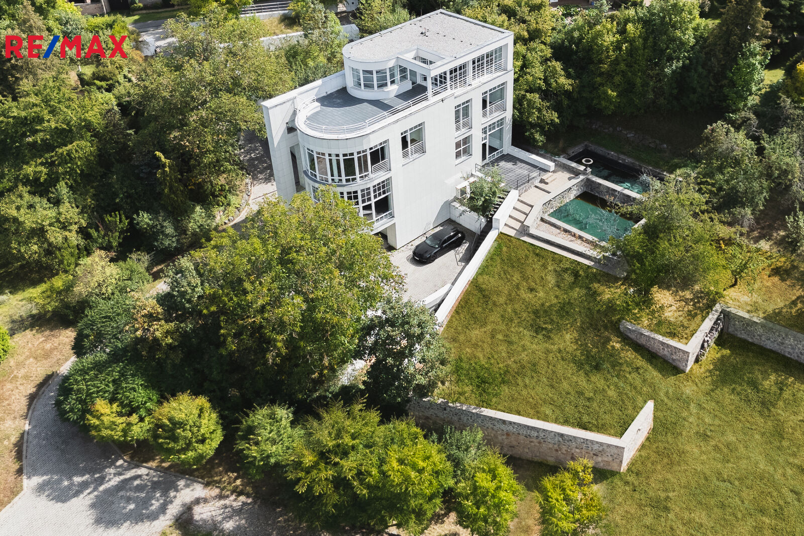 Prodej exkluzivní neofunkcionalistické vily Praha 