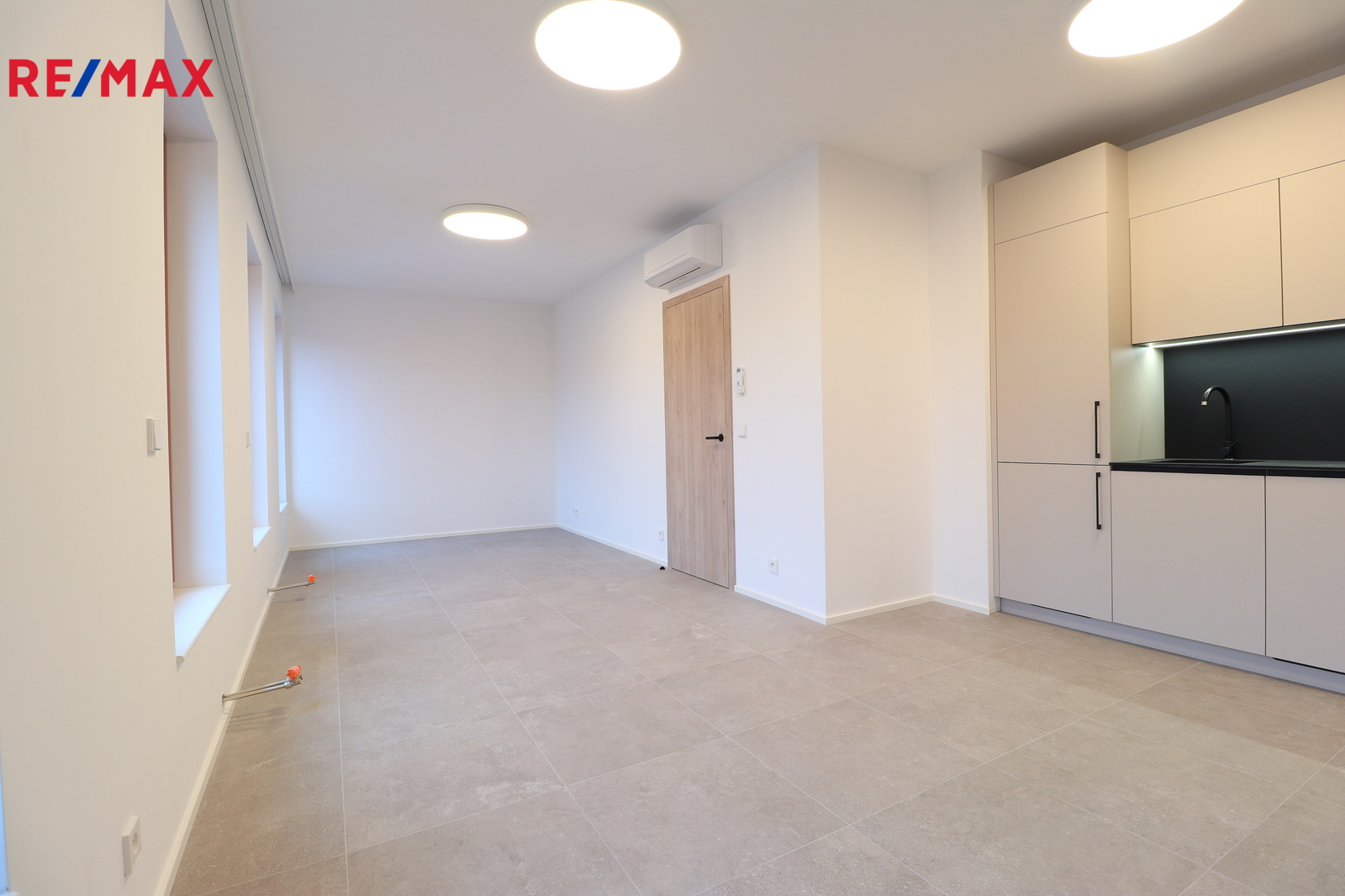 Obývací pokoj + kk