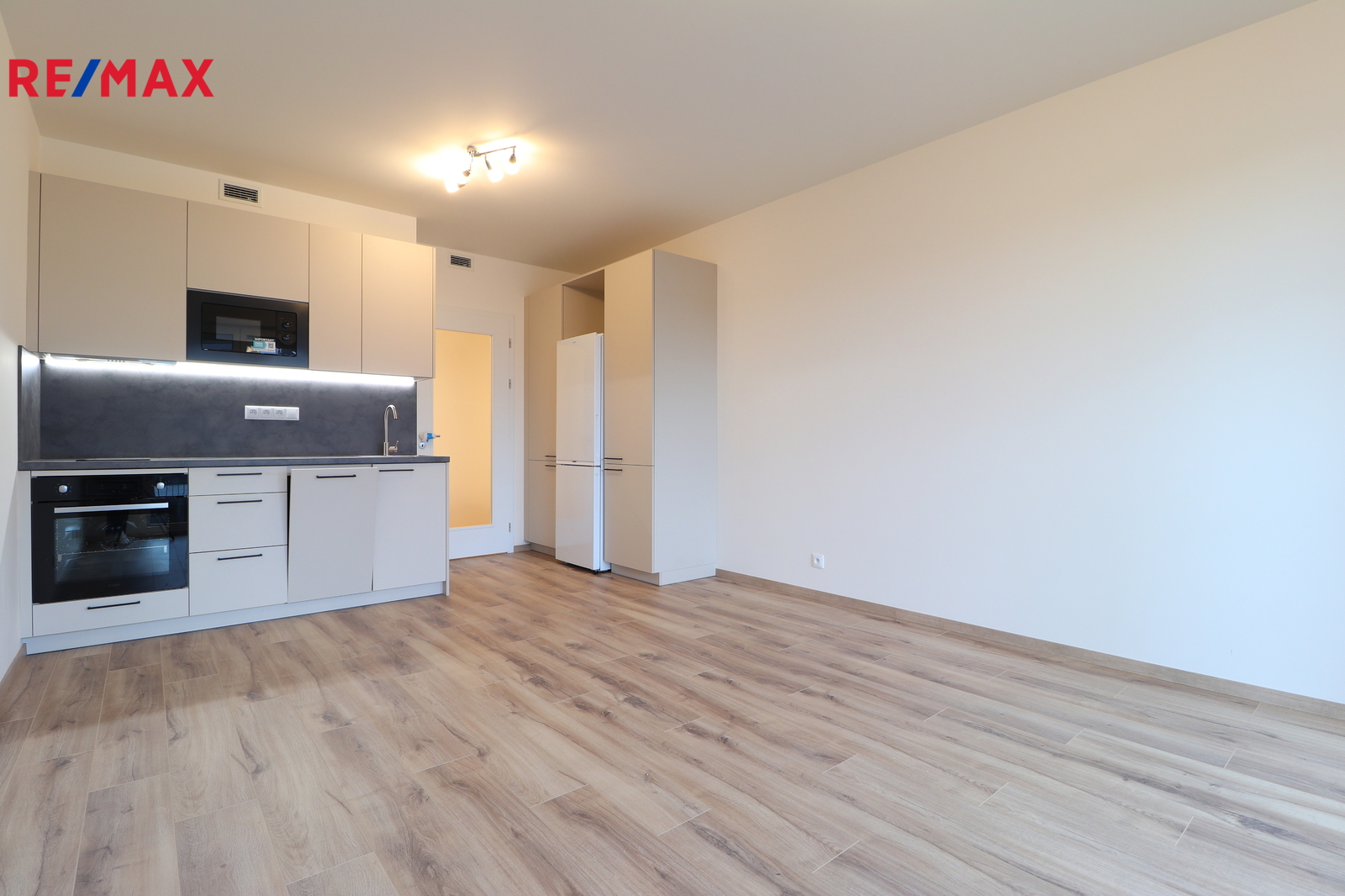 Obývací pokoj + kk