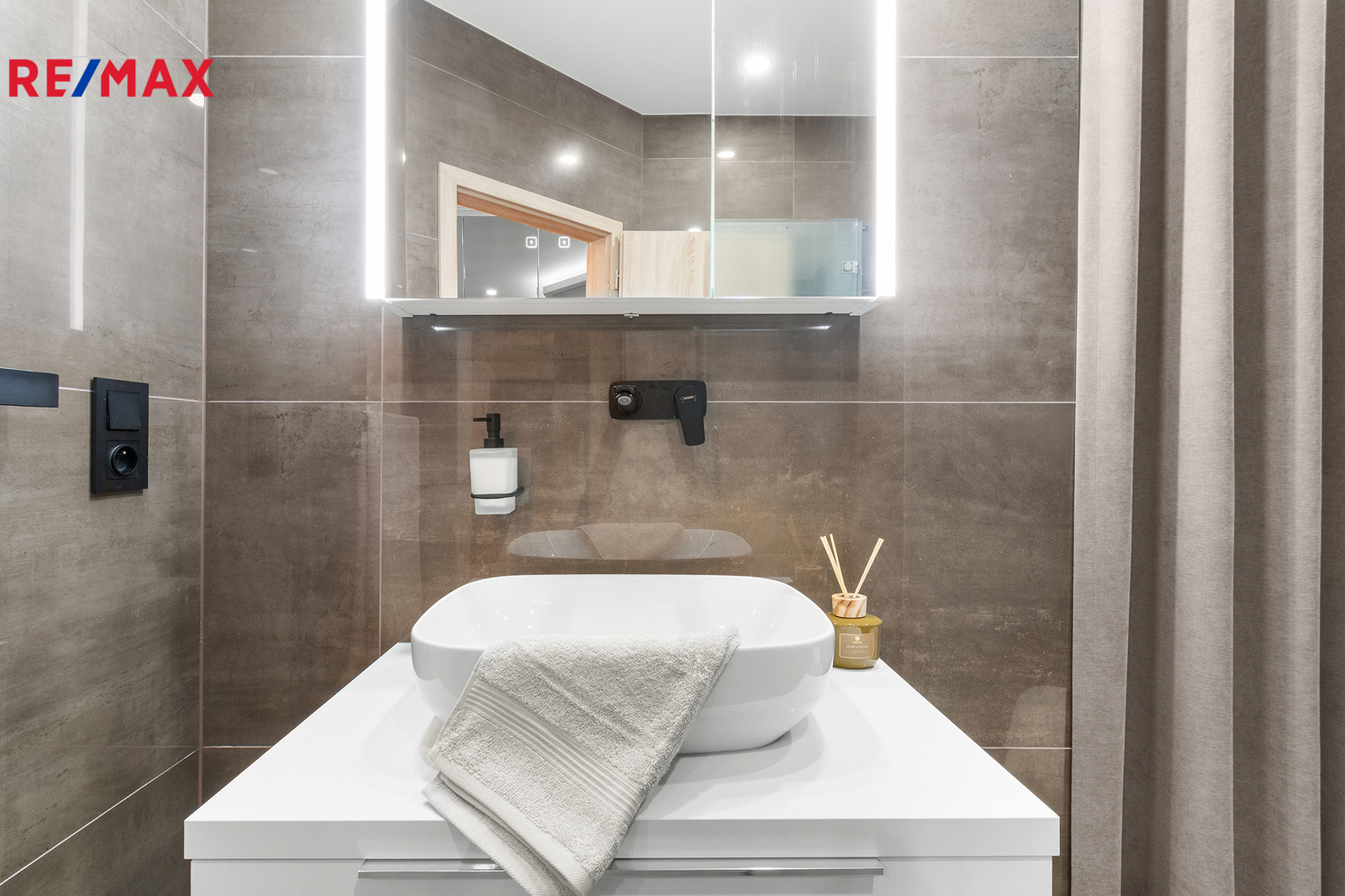 Pronájem nového bytu 3+kk, Vochov_Michal Bláha Reality