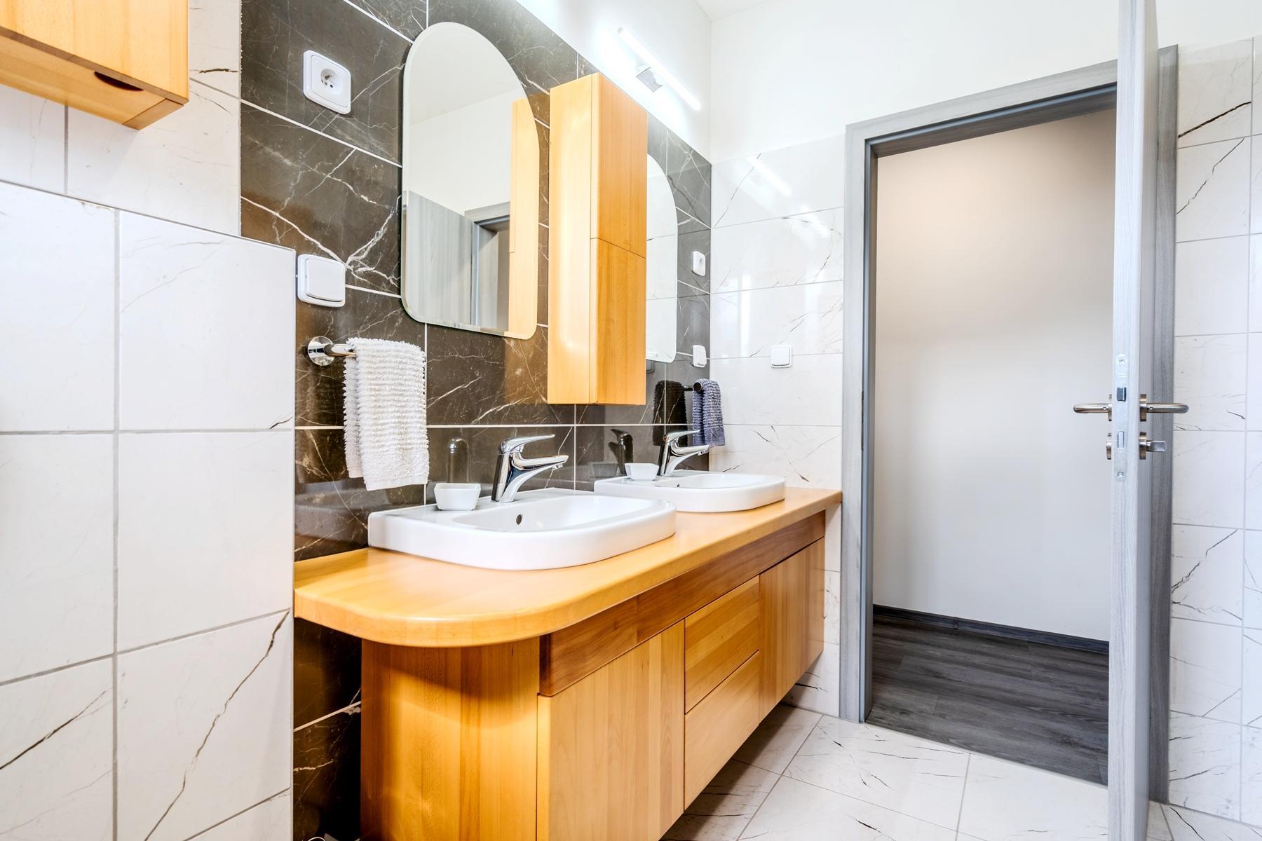 15-bath-3.1751372633.jpg
