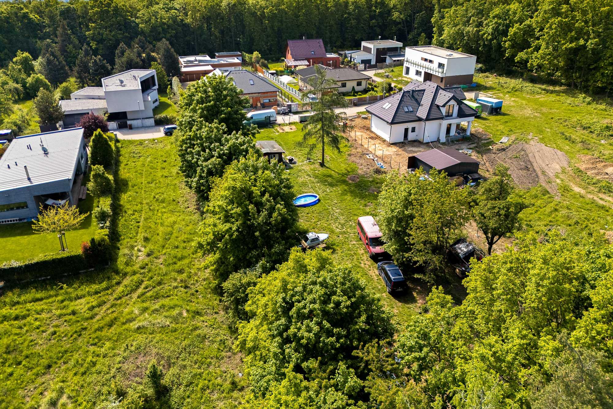 14dron-ze-zadu-1.1748344318.jpg