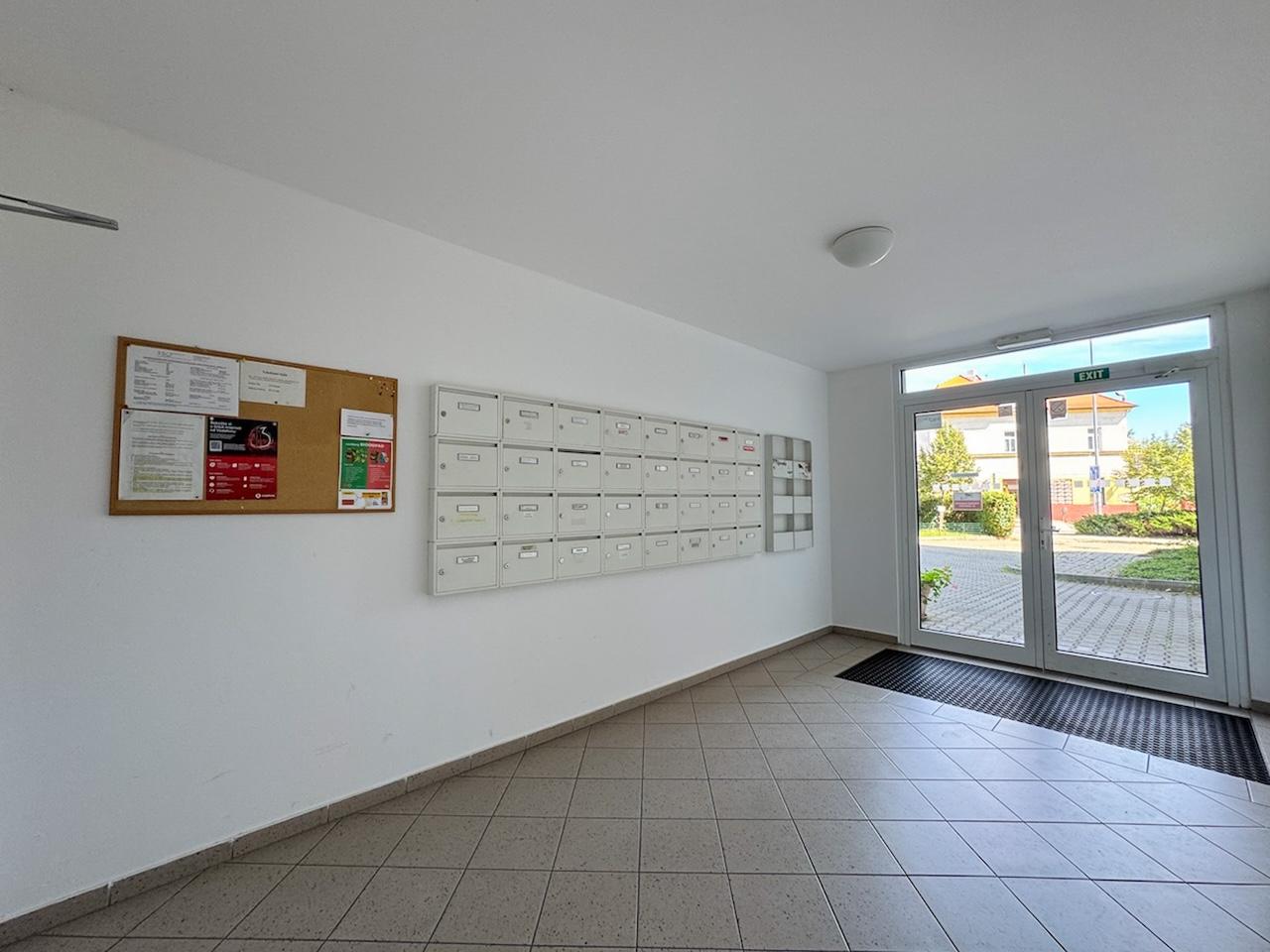 20za-dver-i-2.1758532088.jpg