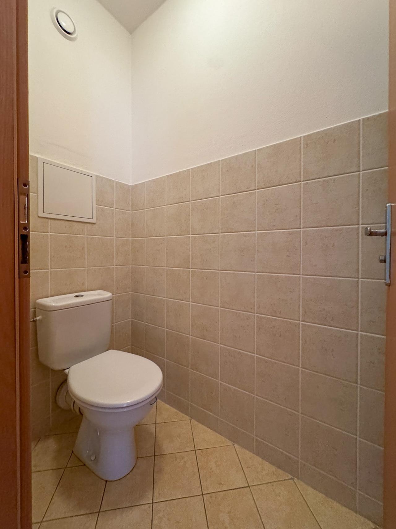 18wc.1758532086.jpg