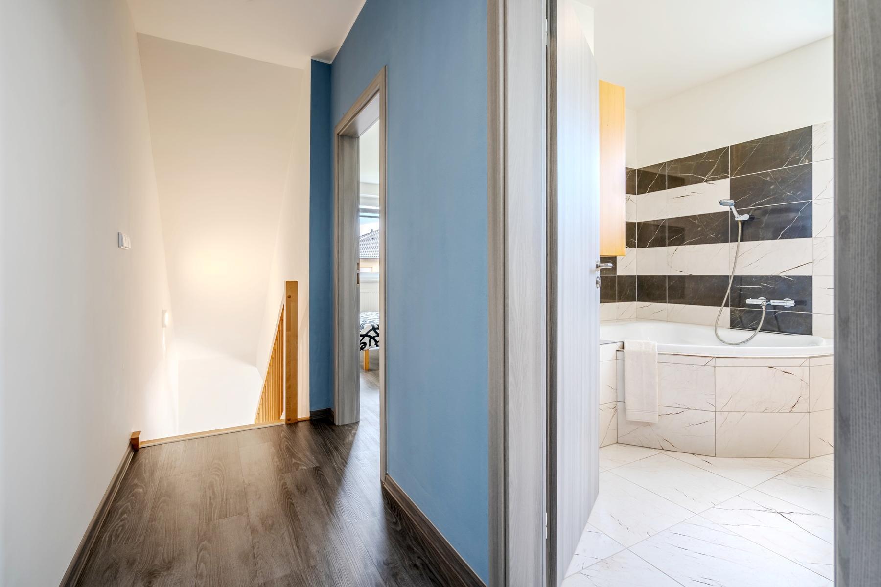 23-hallway-1.1751372650.jpg