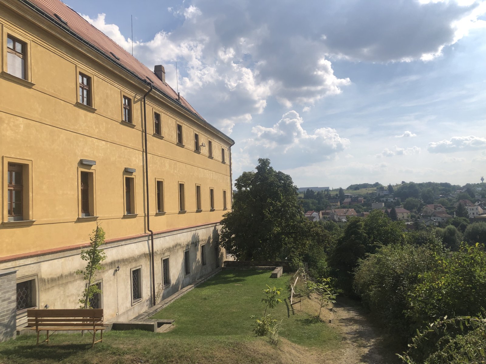 Byty Tuchoměřice. Klášter.jpg