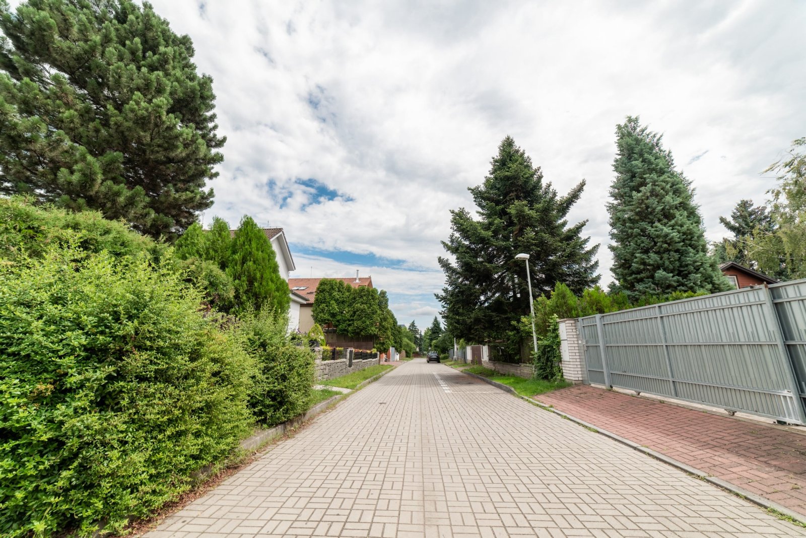 Novostavba Zelene? kaska?dy Praha 9 Pasecka?.jpg