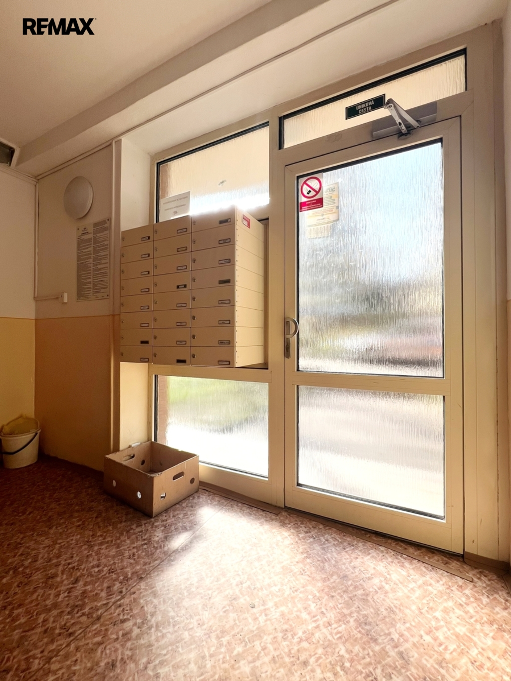 zádveří hlavního vstupu