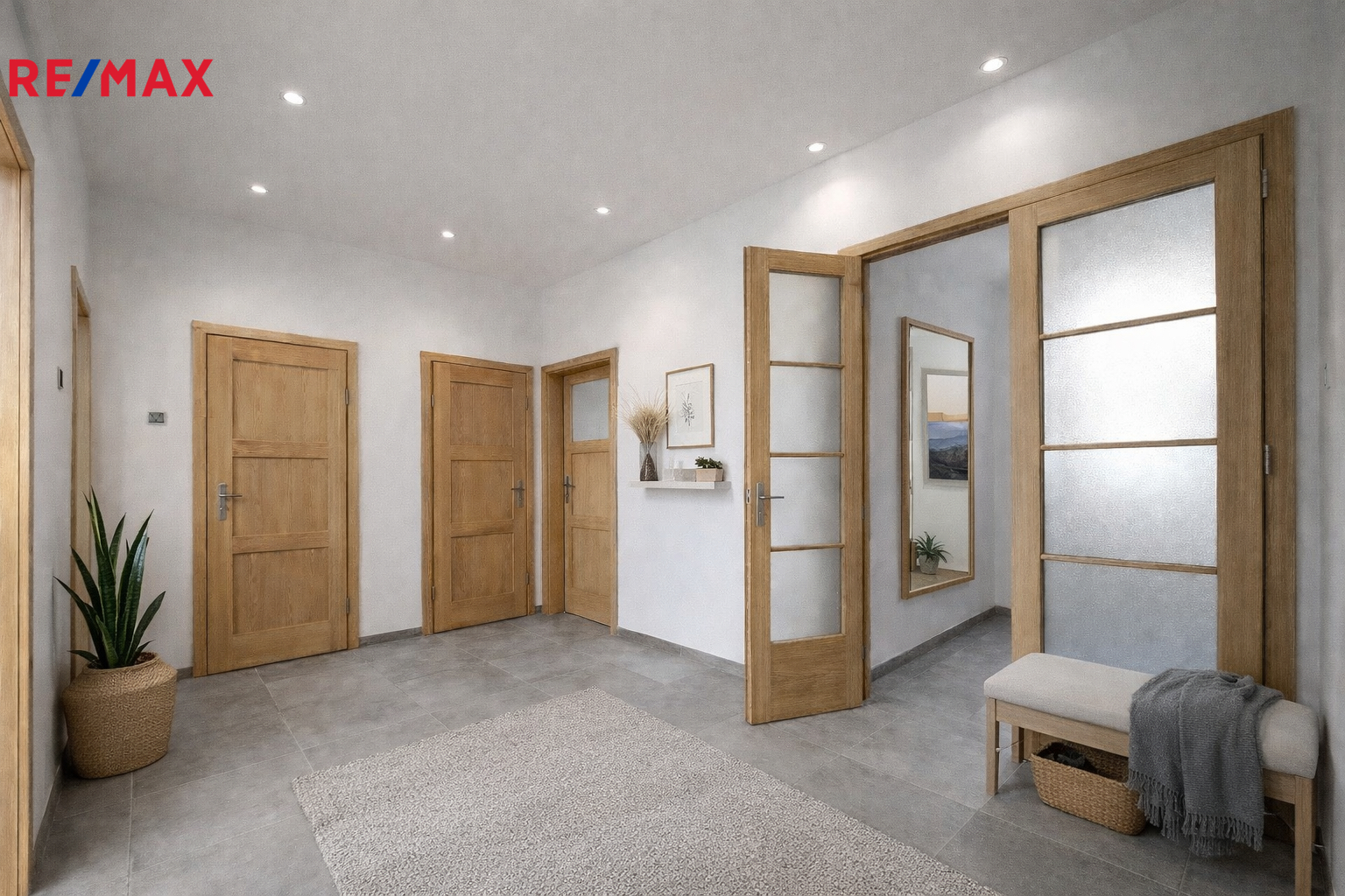 Centrální chodba po - REKO