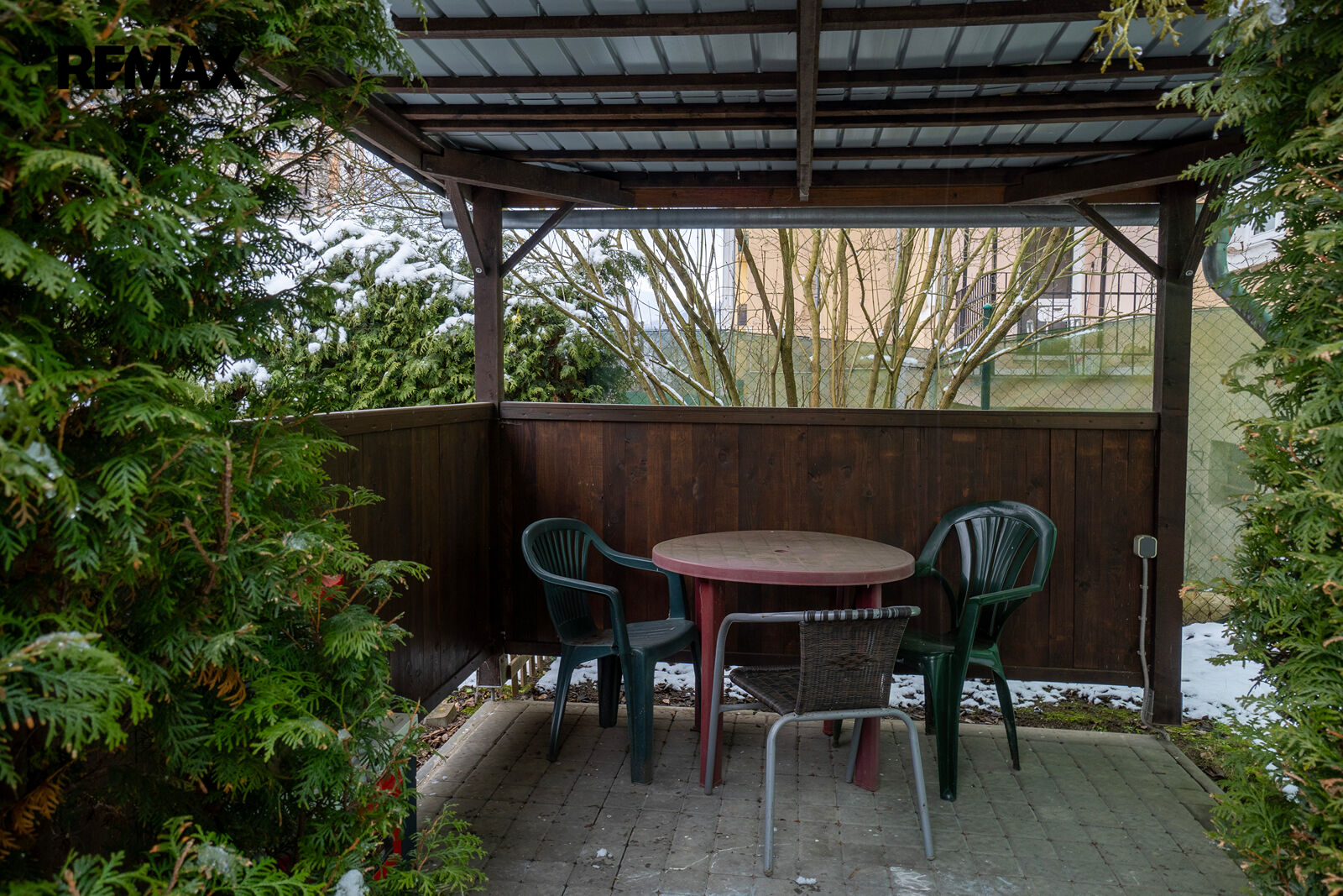 pergola před domem