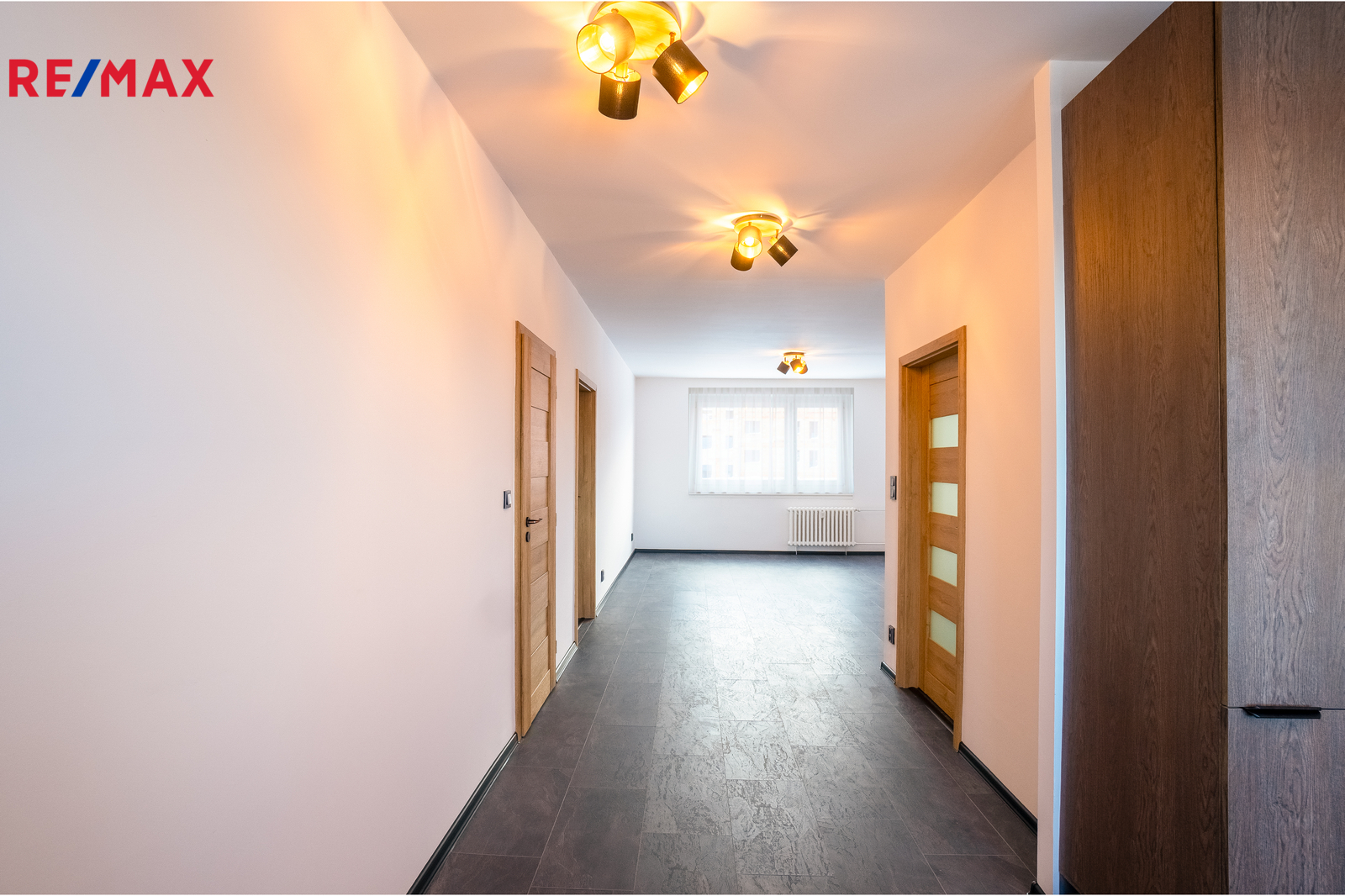 obývací pokoj s kuchyní