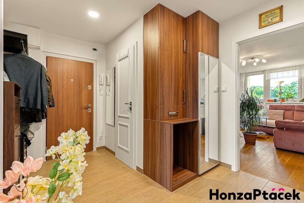 Prodej bytu Tr?ebes?ovska?, Horni? poc?ernice, Honza Pta?c?ek - realitni? makle?r? v Praze, realitni