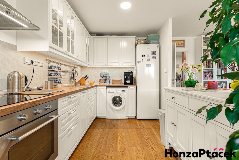 Prodej bytu Tr?ebes?ovska?, Horni? poc?ernice, Honza Pta?c?ek - realitni? makle?r? v Praze, realitni