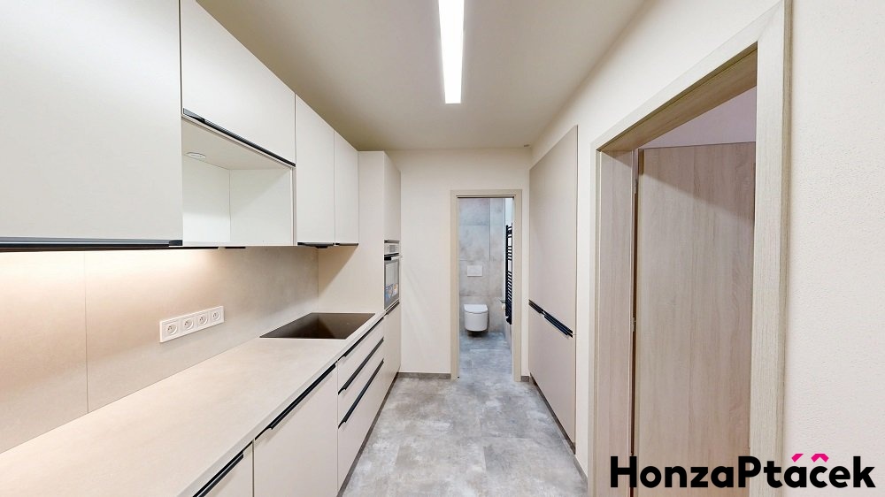 Pronájem bytu 2+kk,Schnirchova,Praha Honza Ptáček 