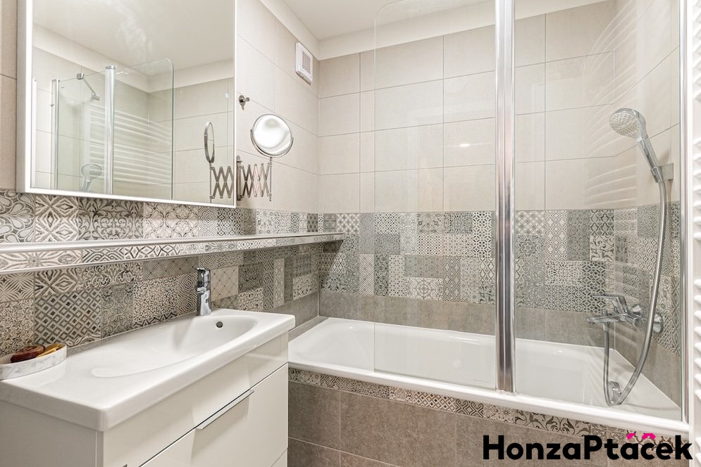 Prodej bytu Tr?ebes?ovska?, Horni? poc?ernice, Honza Pta?c?ek - realitni? makle?r? v Praze, realitni