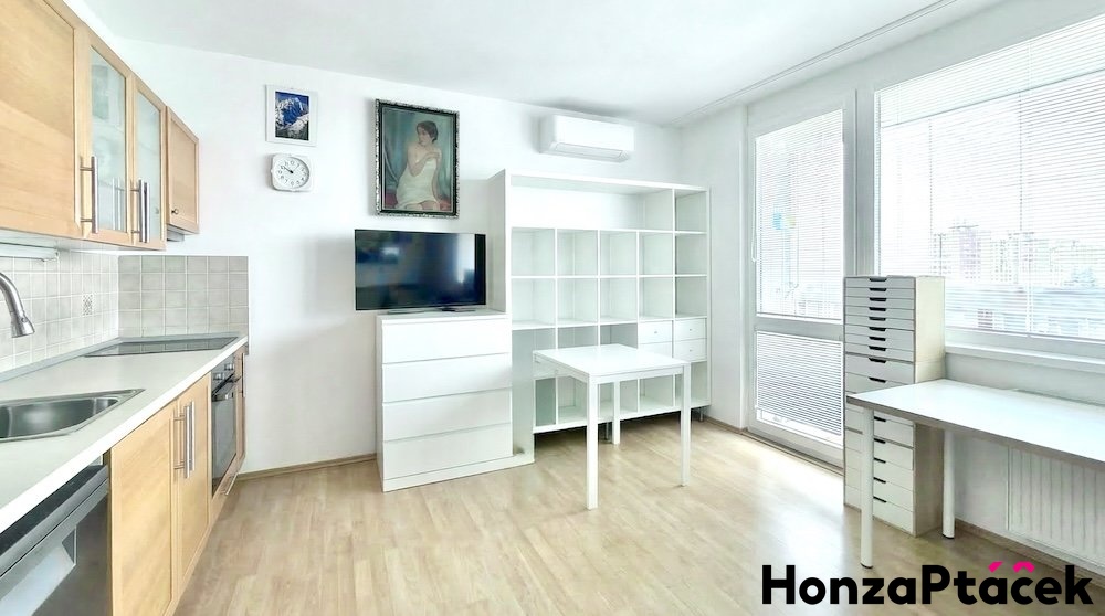 Prodej bytu 1+k s lodz?ii?, Otradovicka?, Kamy?k, 