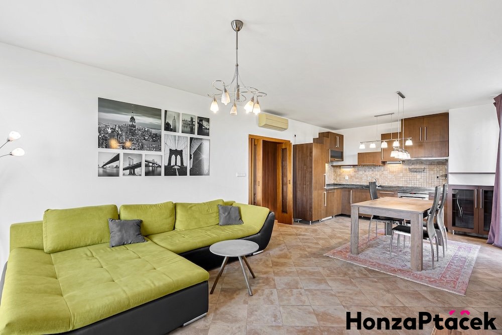 Prona?jem bytu v ulici Zubrnicka?, Praha Prosek, Honza Pta?c?ek realitni? makle?r? v Praze2