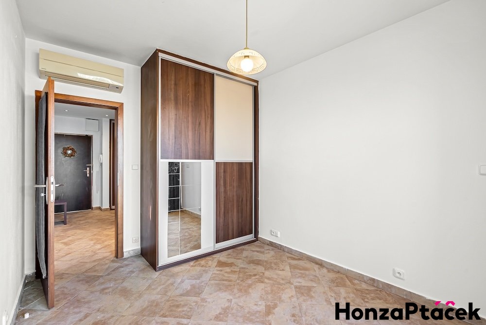 Prona?jem bytu v ulici Zubrnicka?, Praha Prosek, Honza Pta?c?ek realitni? makle?r? v Praze5