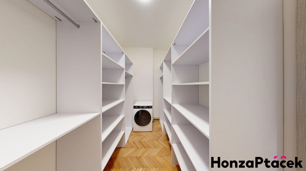 Pronájem bytu 2+kk,Schnirchova,Praha Honza Ptáček 