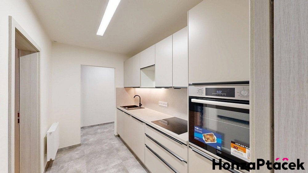 Pronájem bytu 2+kk,Schnirchova,Praha Honza Ptáček 