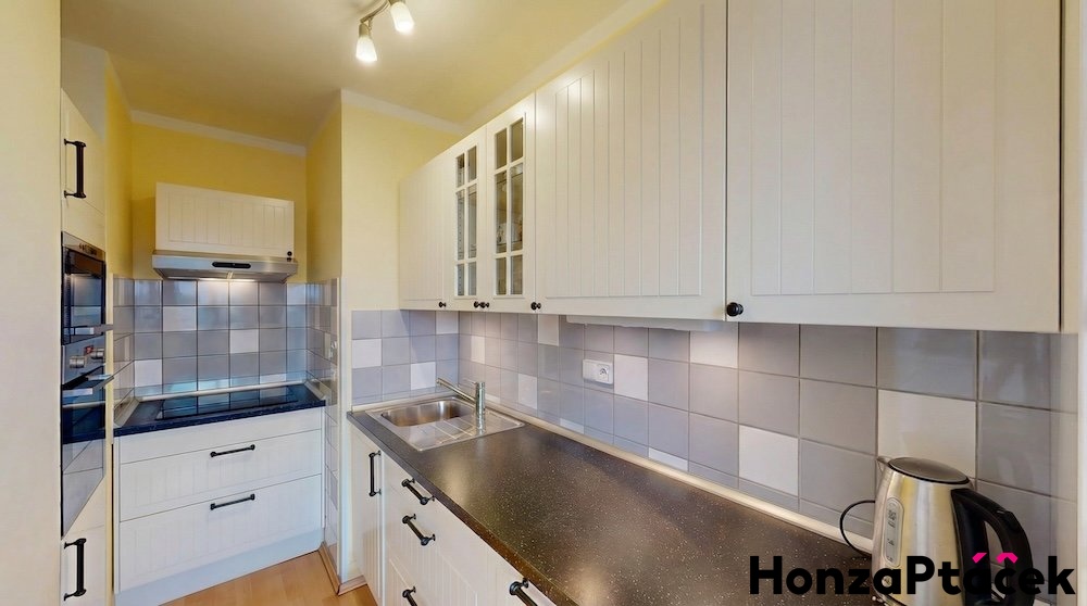 Prodej bytu 1+1 s lodz?ii?, Poznan?ska? Bohnice, Honza Pta?c?ek realitni? makle?r? v Praze pla?ny do