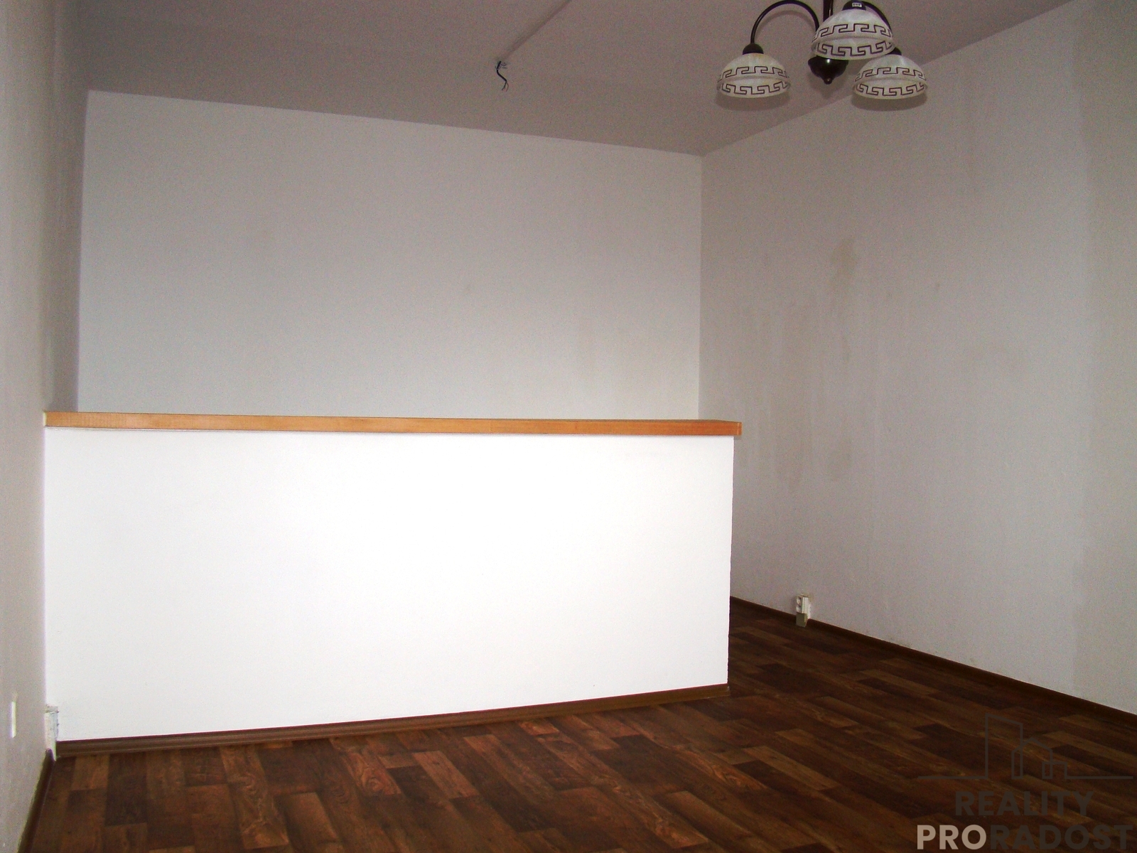 obývací pokoj s přepážkou