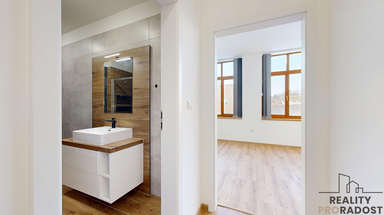 Koupelna + chodba