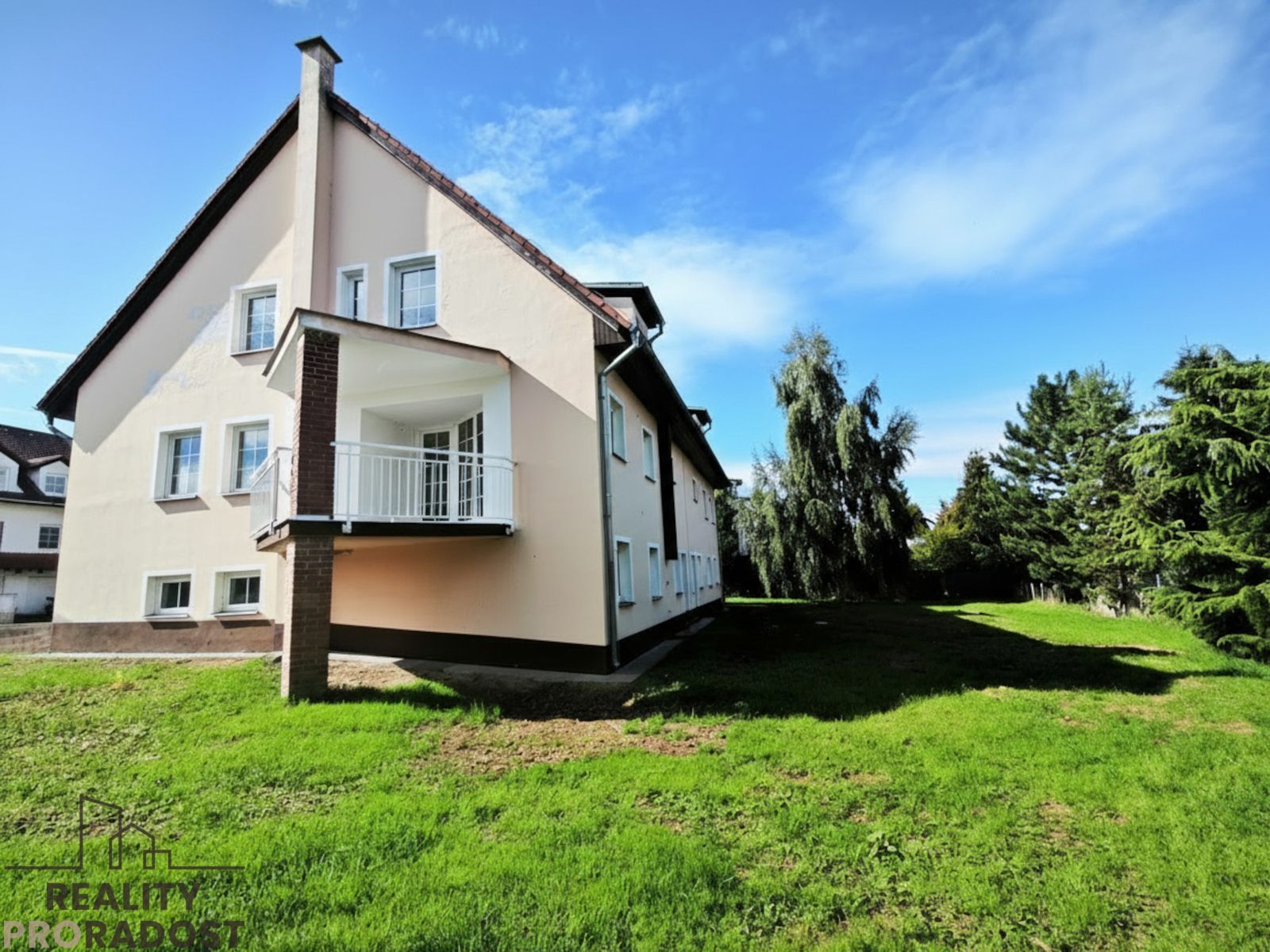 Pohled z boční ulice