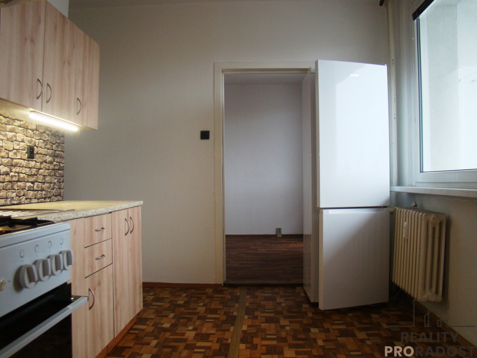 pohled do kuchyně z ložnice