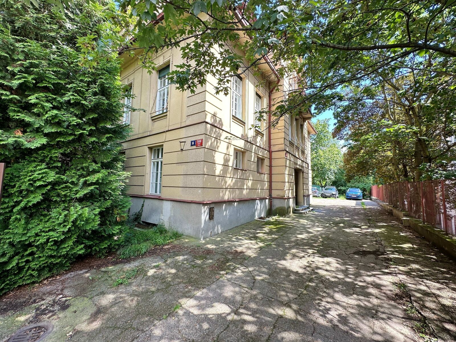 Pronájem bytů s garáží Praha 6