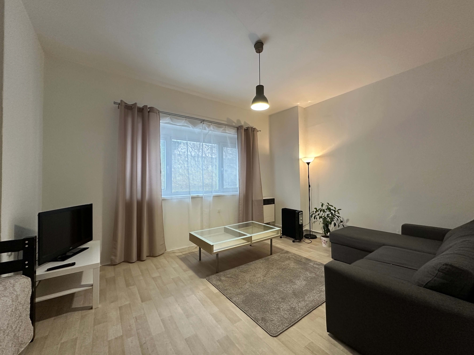 pronajem-bytu-1kk-pankrac-praha4-obyvaci-pokoj