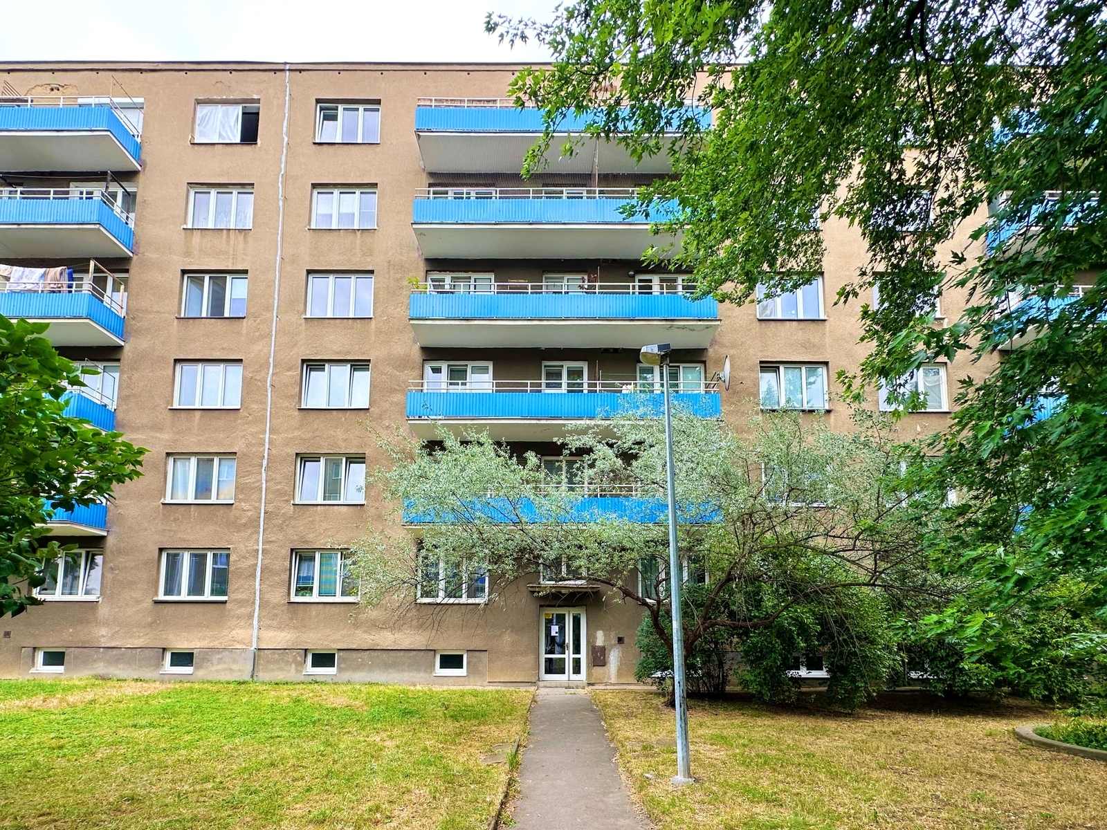 Čelní pohled na dům Gruzínská 3, Praha 10 Vršovice