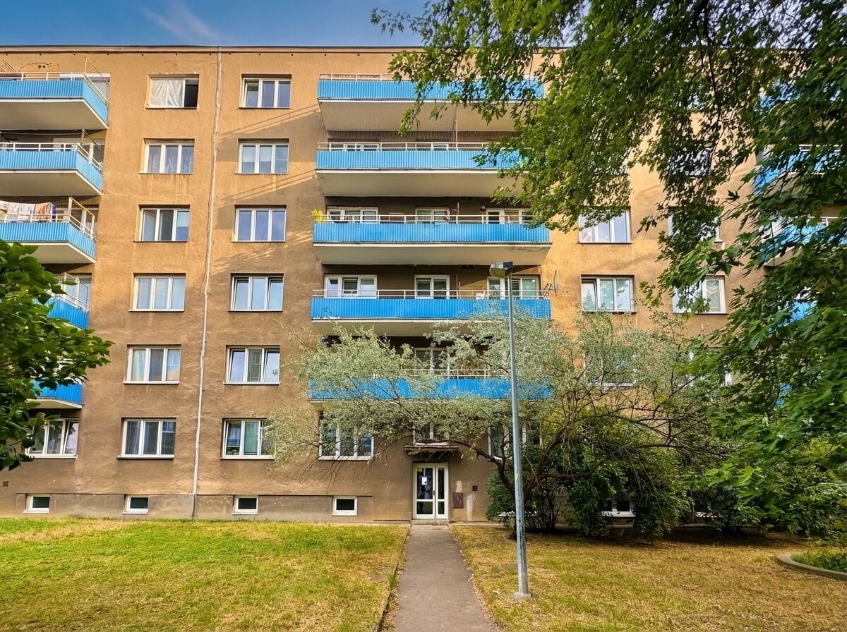 Čelní pohled na dům Gruzínská 3, Praha 10 Vršovice