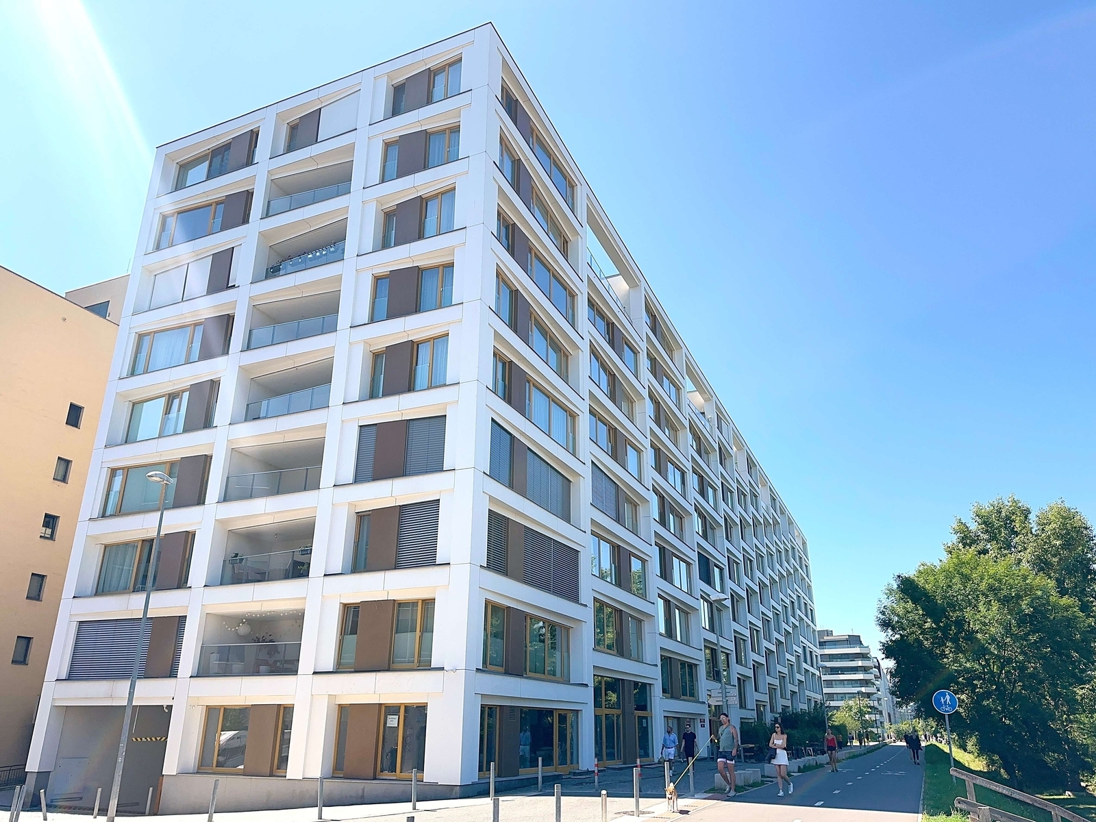 Moderní rezidence Vltava v Karlíně – pohled z ulice